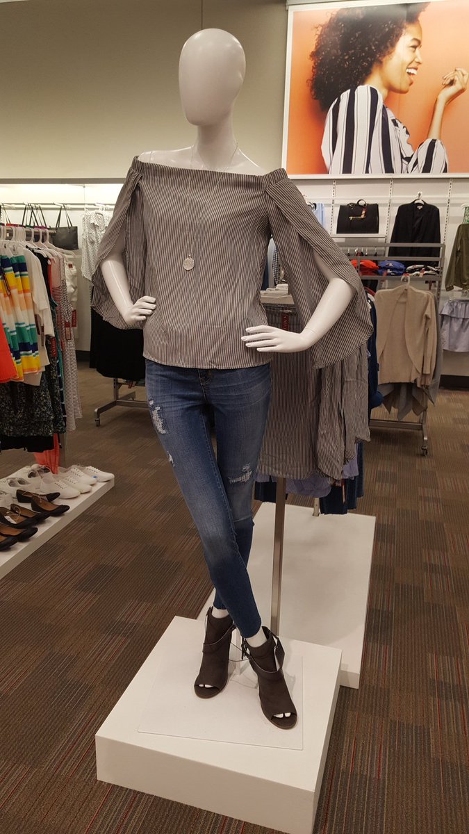 targetcelina's tweet photo. Her name is officially Celina after myself of course #stylin #lovemyjob https://t.co/ydqyChelM2