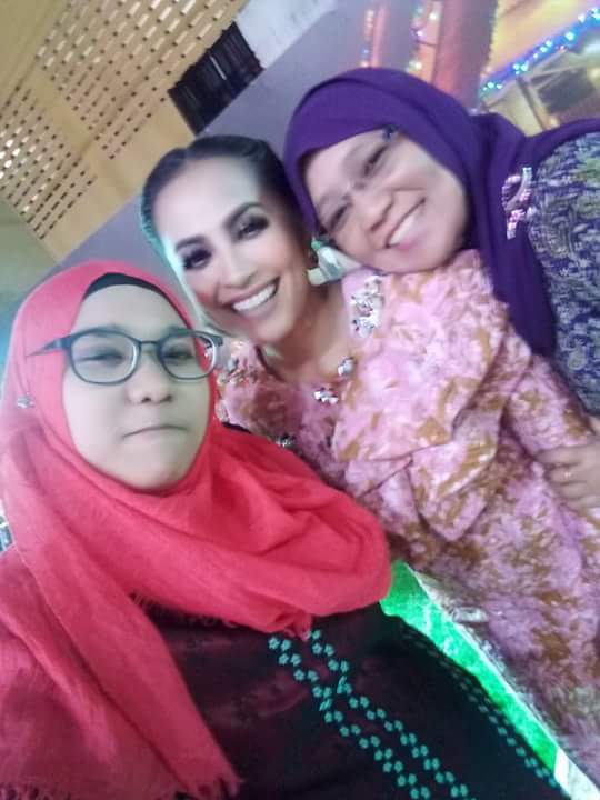 purplesnowwhite's tweet photo. My 💗💗@HaizaHanafi @nurinnabihah_21  &amp; sri #rayasakan #rayasakanhaiza #rumahterbukahaiza #komplekssukandesatasik #22july2017 #troopersforever https://t.co/oG6htXoHNN