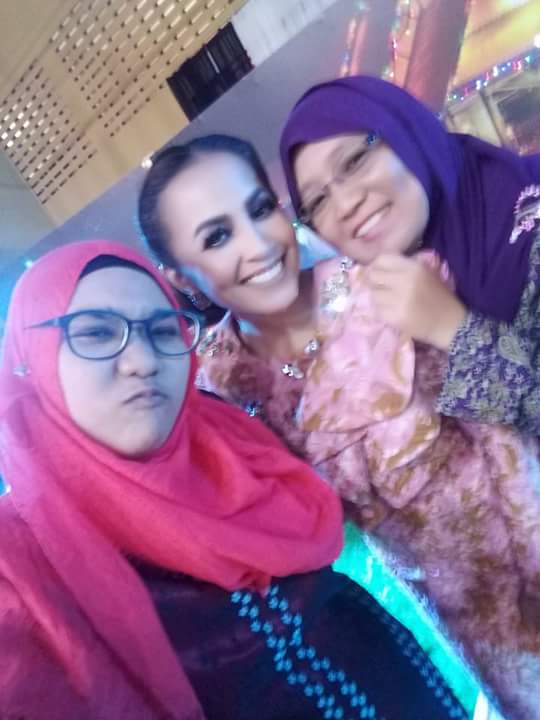 purplesnowwhite's tweet photo. My 💗💗@HaizaHanafi @nurinnabihah_21  &amp; sri #rayasakan #rayasakanhaiza #rumahterbukahaiza #komplekssukandesatasik #22july2017 #troopersforever https://t.co/oG6htXoHNN