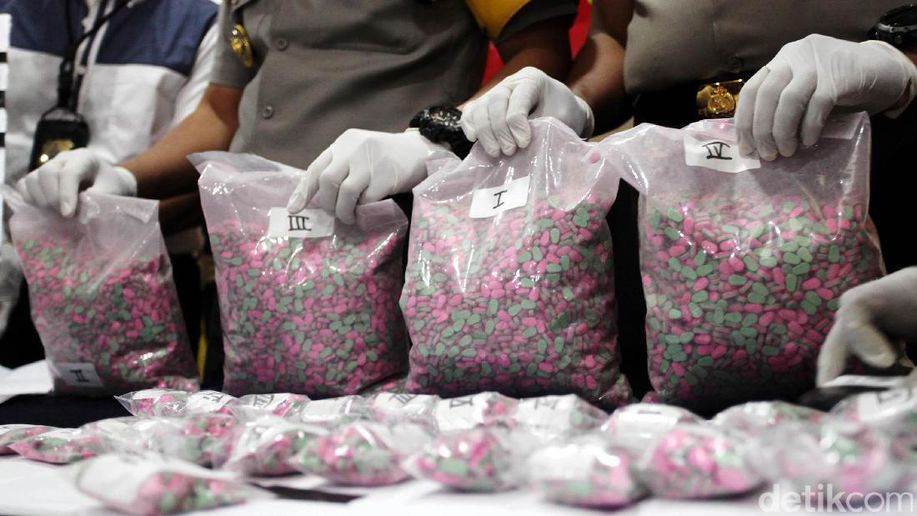 Setelah 1,3 Ton Sabu, Kini 1,2 Juta Ekstasi dari Belanda Dibekuk detik.id/6HJQmn