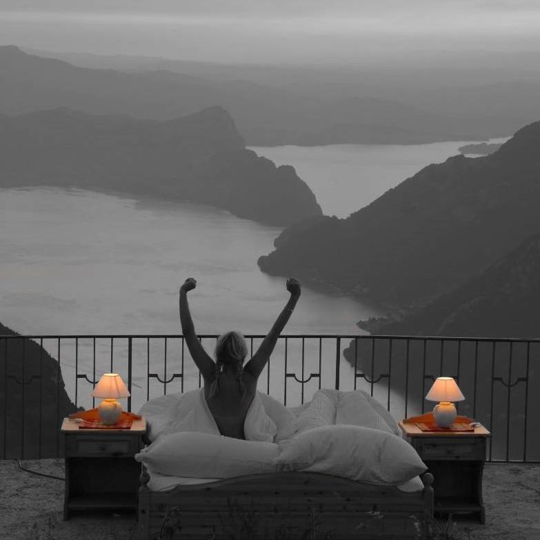 mimelitohot's tweet photo. La vida es el paisaje que nosotros pintemos, hay que despertar y no dejar de soñar, encender la vida sin apagar el futuro. FELIZ LUNES!!! https://t.co/02vbmQOCIv