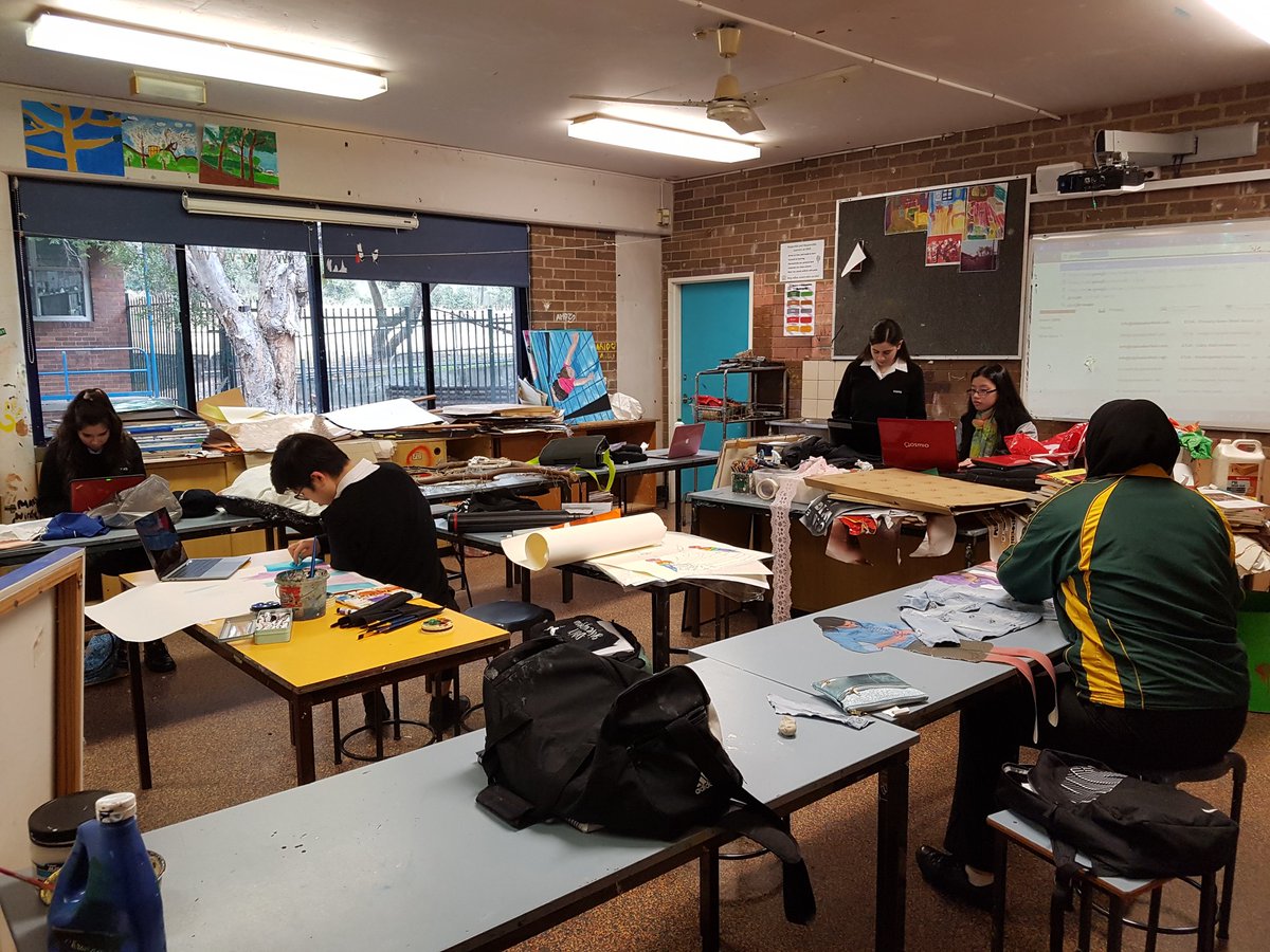 StrathfieldSHS's tweet image. Education Week Day 1: Interactivity &amp;amp; Engagement. We learn by doing and empathising. Practice reinforces theory. #EdWeek17 #ILearnWeLearn