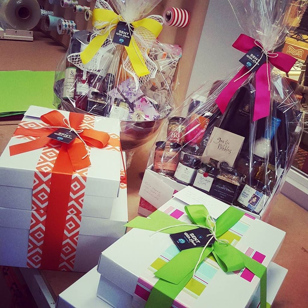 JustNTmeGourmet's tweet photo. Think someone's being completely spoilt today, that's one big birthday present 🎉🎊🎈🎁🎂
#megagift #perthgifts #gourme… https://t.co/dJTcvDkI92 https://t.co/BZr8QhpzPa