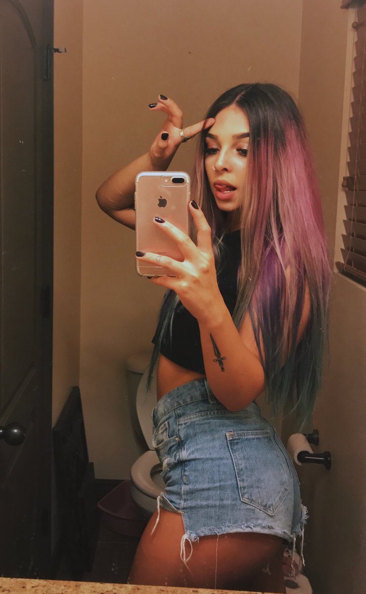 misskendaddy's tweet photo. selfie sundaaaaayy https://t.co/3tMC4bIClR