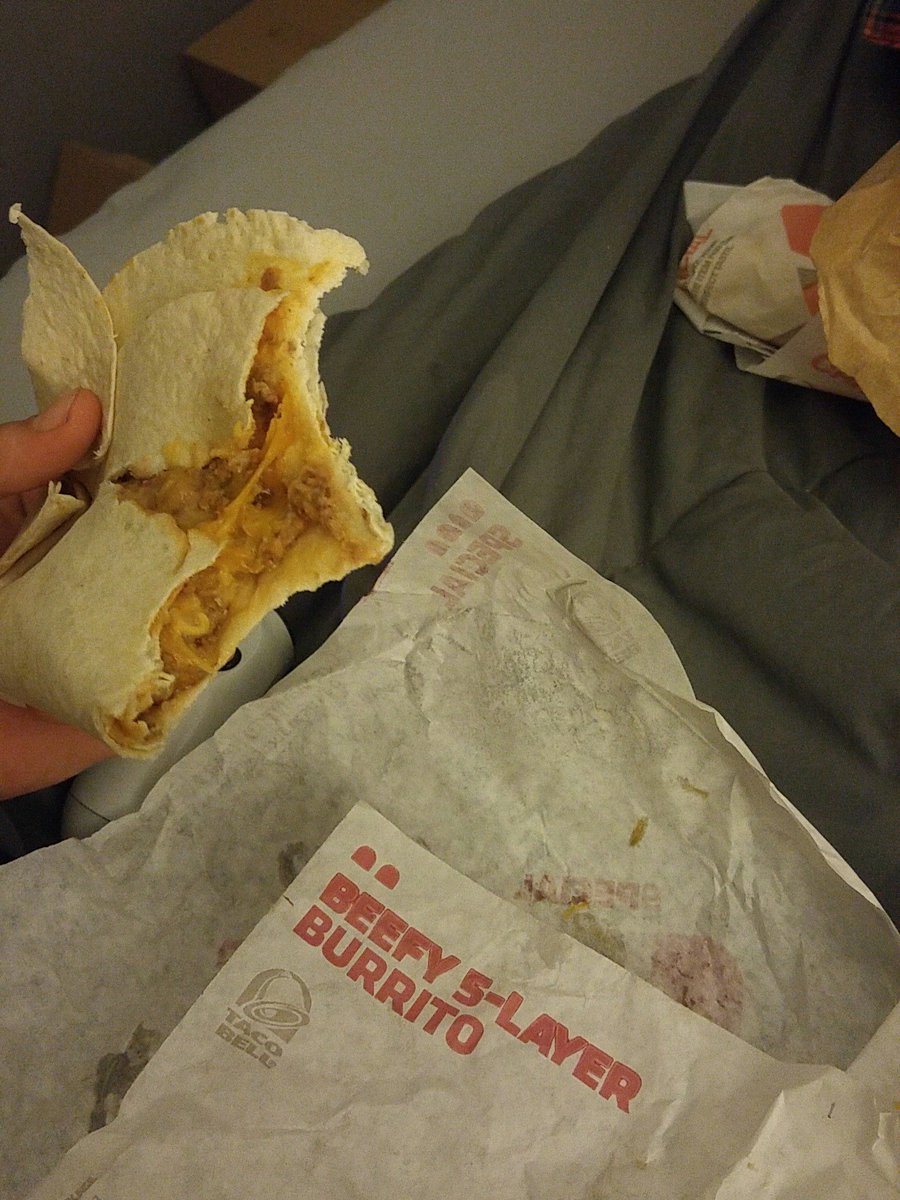 LoganK_40's tweet photo. @TacoBellTeam @tacobell apparently ur employees don't know how to roll https://t.co/wlWhCOuioN