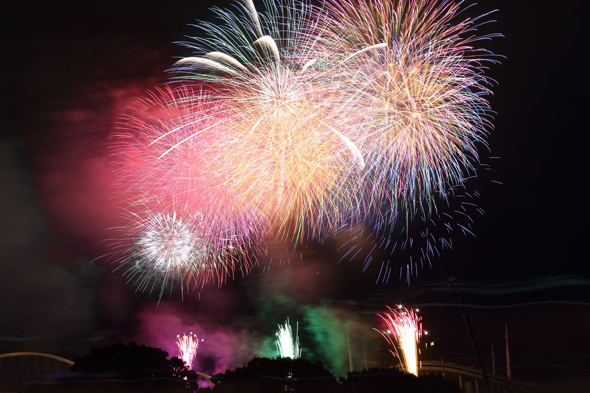 たかぽんぽん 原神撮りたい人 A Twitter 昨日 第49回豊田おいでんまつり花火大会へ初めて行ってきました 地元の花火大会とはまるで規模が 違い 余りの凄さに立ち尽くしていました ゞ 今回は近すぎた為 来年は山から望遠で狙いたいと思ってます 花火 豊田