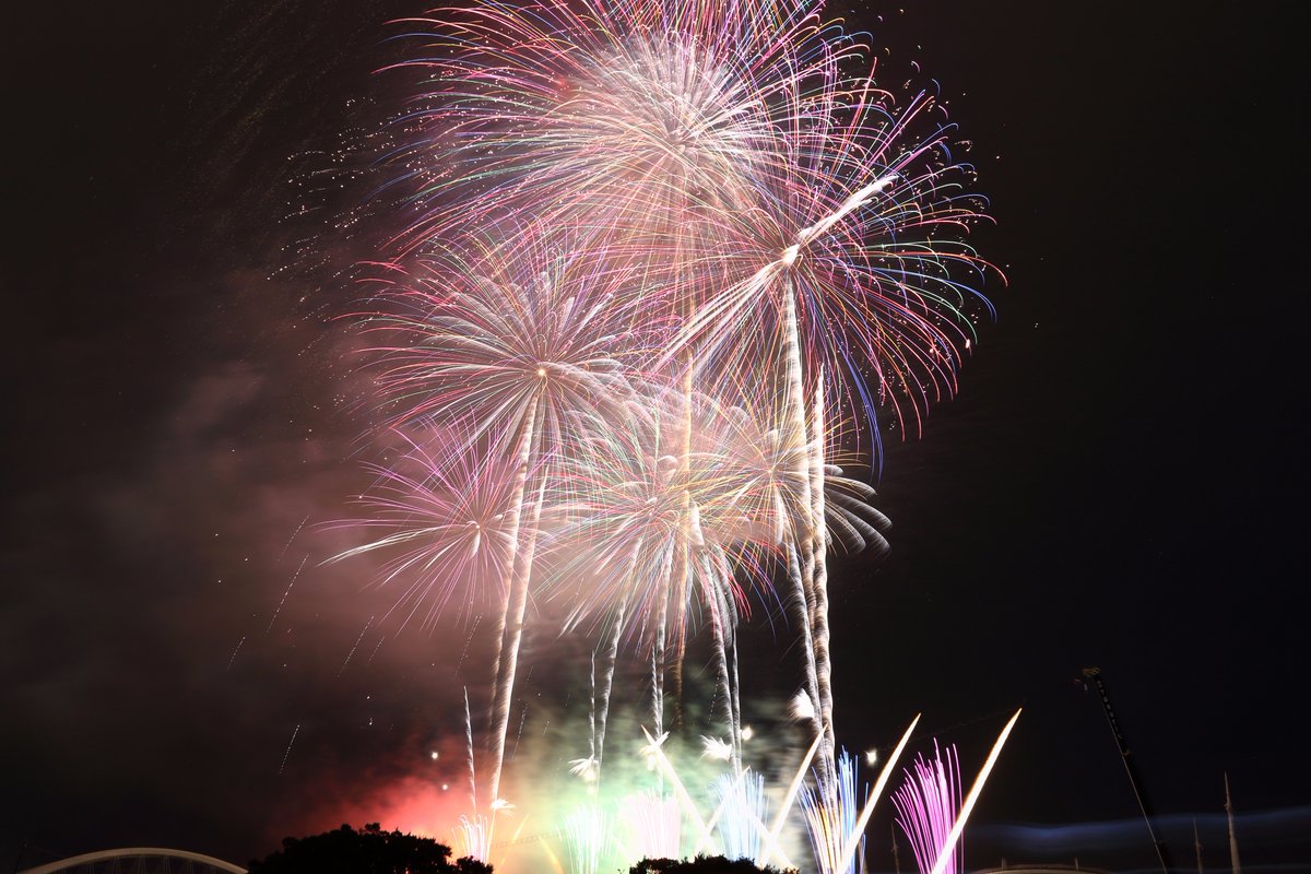 たかぽんぽん 原神撮りたい人 A Twitter 昨日 第49回豊田おいでんまつり花火大会へ初めて行ってきました 地元の花火大会とはまるで規模が 違い 余りの凄さに立ち尽くしていました ゞ 今回は近すぎた為 来年は山から望遠で狙いたいと思ってます 花火 豊田