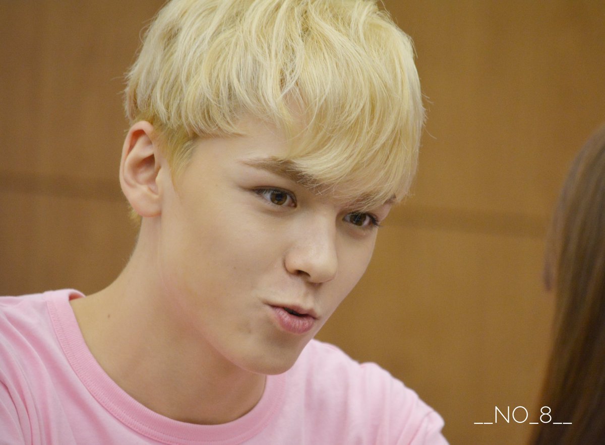 __No_8__'s tweet photo. 170724 東京サイン会１部
#vernon #버논 #バーノン
#seventeen #세븐틴

バーノンベイビー👶🍼 https://t.co/LUyMkHuOtv