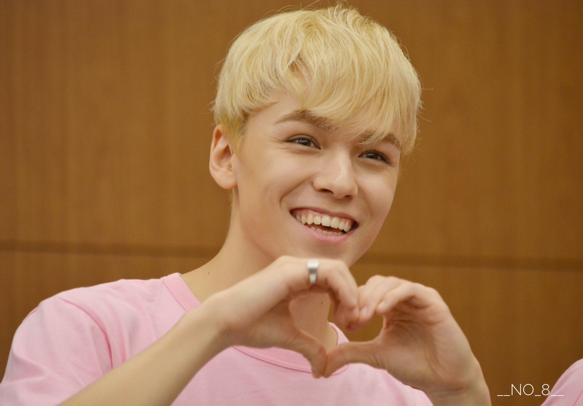 __No_8__'s tweet photo. 170724 東京サイン会１部
#vernon #버논 #バーノン
#seventeen #세븐틴

バーノンベイビー👶🍼💗 https://t.co/dxWjTfibiF