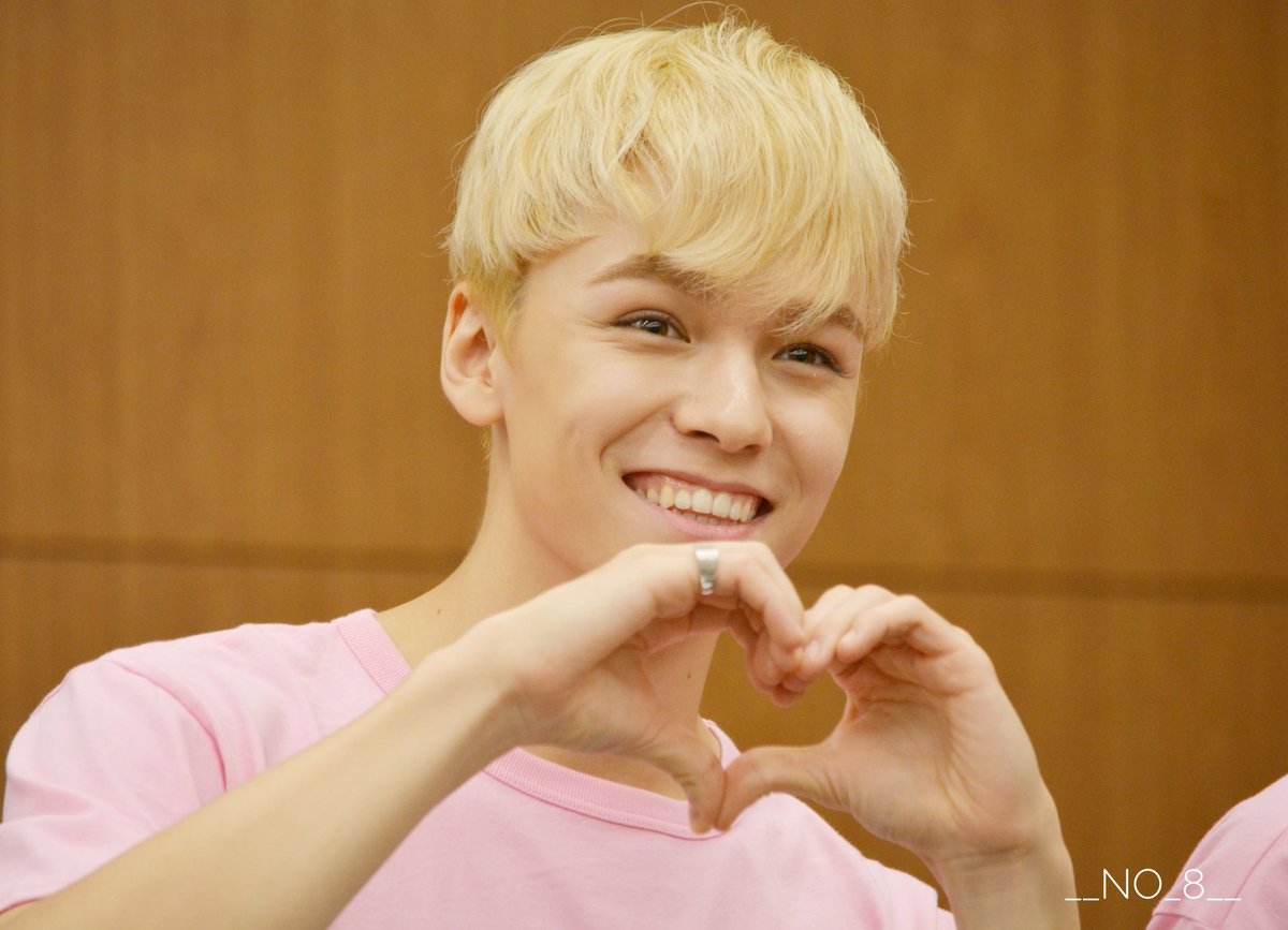 __No_8__'s tweet photo. 170724 東京サイン会１部
#vernon #버논 #バーノン
#seventeen #세븐틴

バーノンベイビー👶🍼💗 https://t.co/dxWjTfibiF
