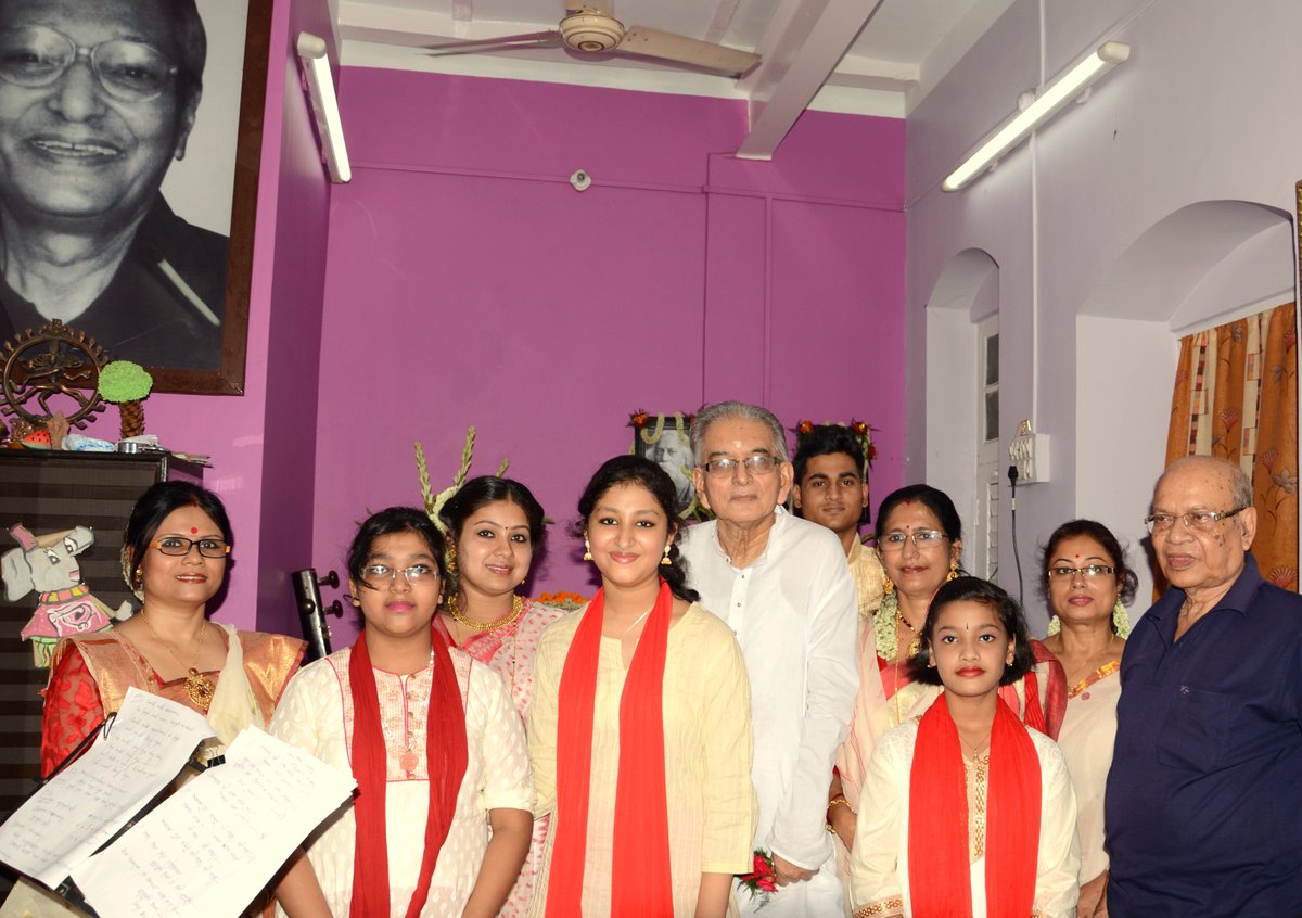 ushreesen tweet picture