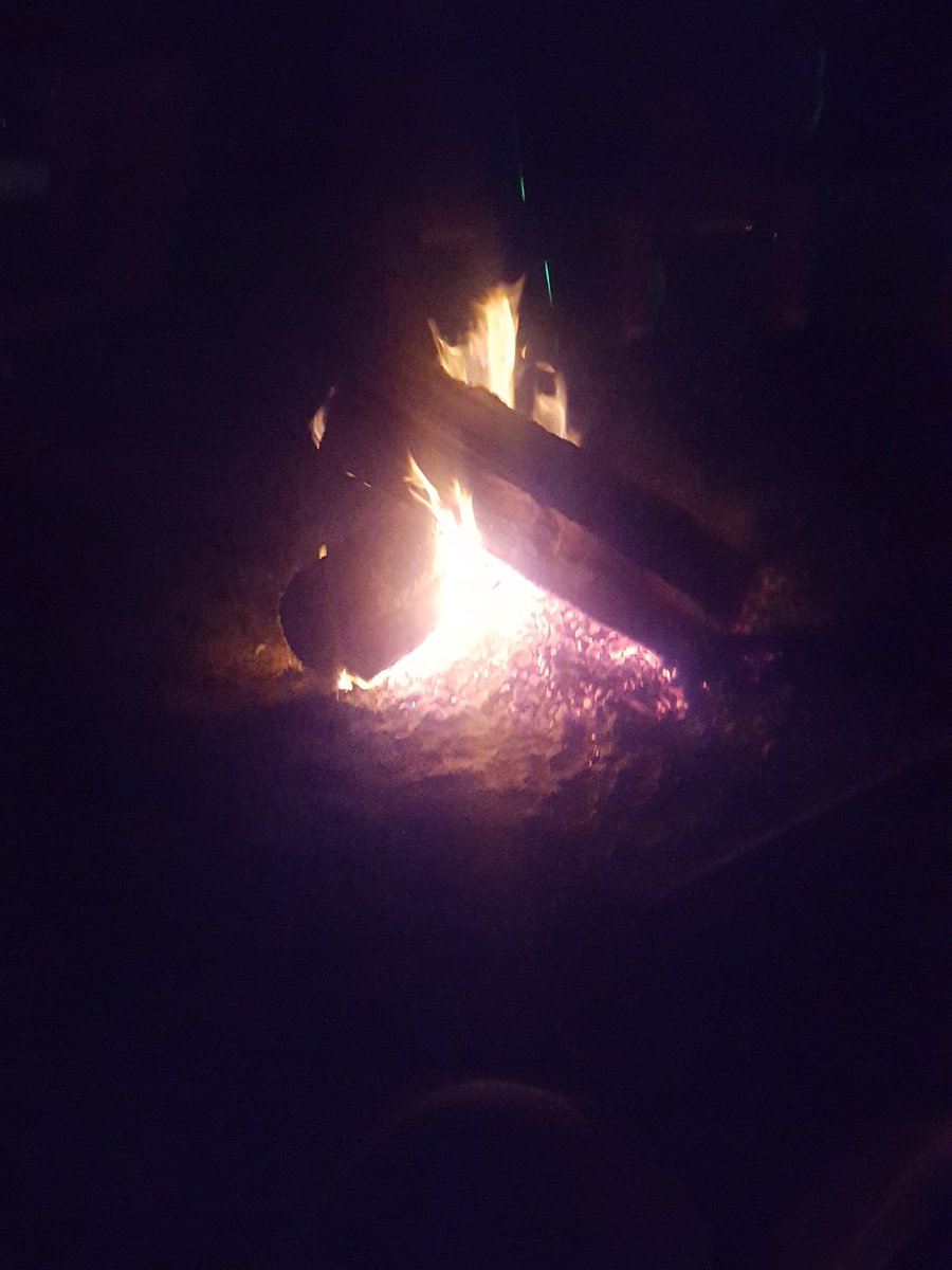 Jennrm1115My's tweet photo. Fire night! #Bonfire https://t.co/hVPaoNfzK3