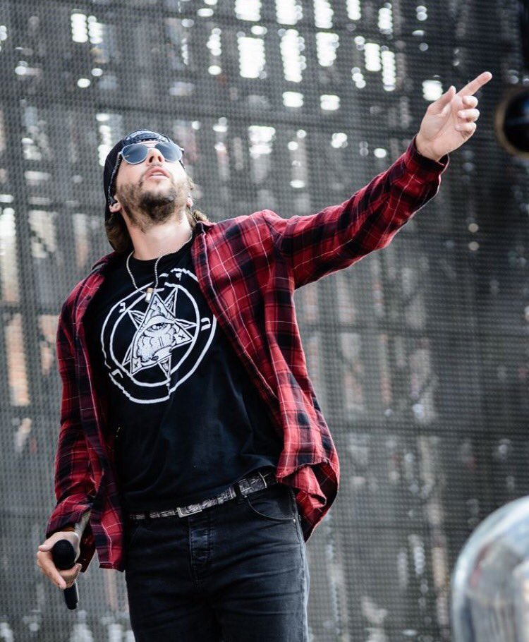 Ahhhh Happy Birthday M Shadows!!  I love u so fucking much & A7x literally changed my life    
