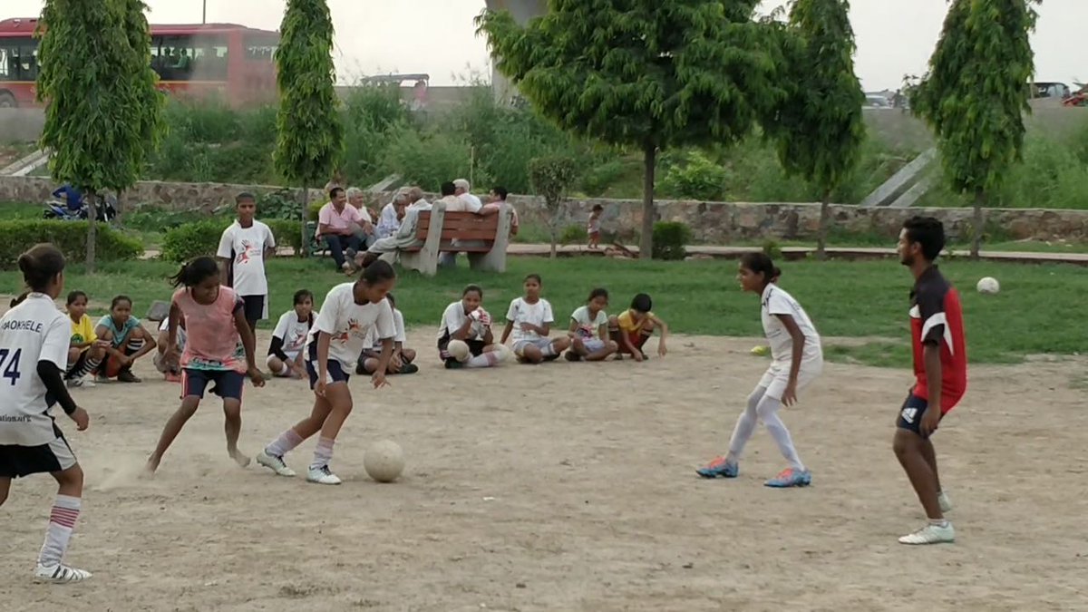 TOKKMF's tweet photo. Soccer sessions at Jahangirpuri! #playforchange #aaokhele #SMsessions https://t.co/goik83xY3P