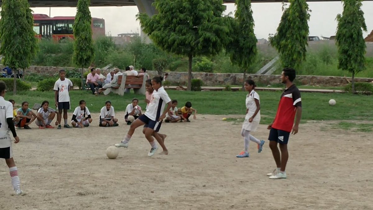 TOKKMF's tweet photo. Soccer sessions at Jahangirpuri! #playforchange #aaokhele #SMsessions https://t.co/goik83xY3P