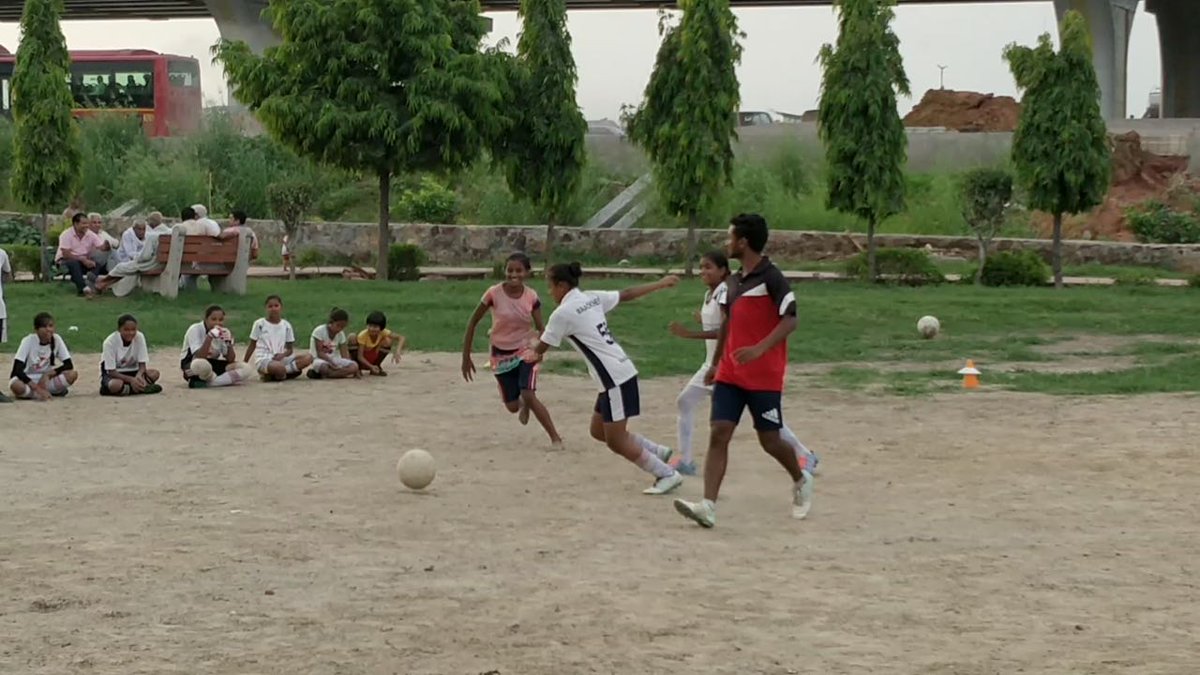 TOKKMF's tweet photo. Soccer sessions at Jahangirpuri! #playforchange #aaokhele #SMsessions https://t.co/goik83xY3P