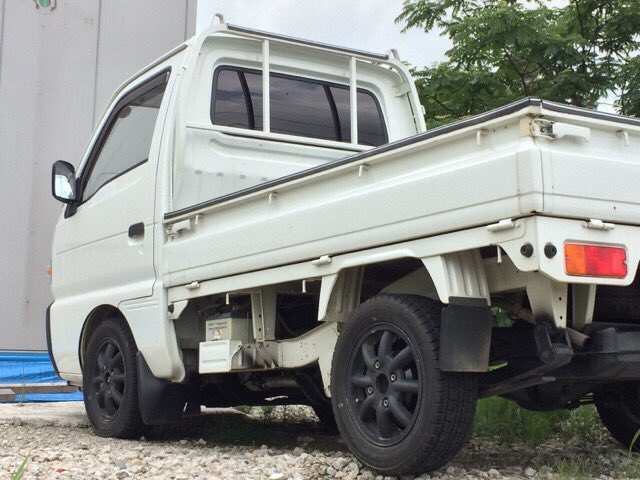 犬のしっぽ V Twitter 結局 色のみで選んで黒ケースに赤ロゴのboschにした 標準の28b19rに対してかなりオーバースペックな60b19rだったけどコメリの 軽トラバッテリー 40b19rより1000円ほど安かったしまぁ良いかと てか メーカー指定lr逆なんじゃないか 疑惑