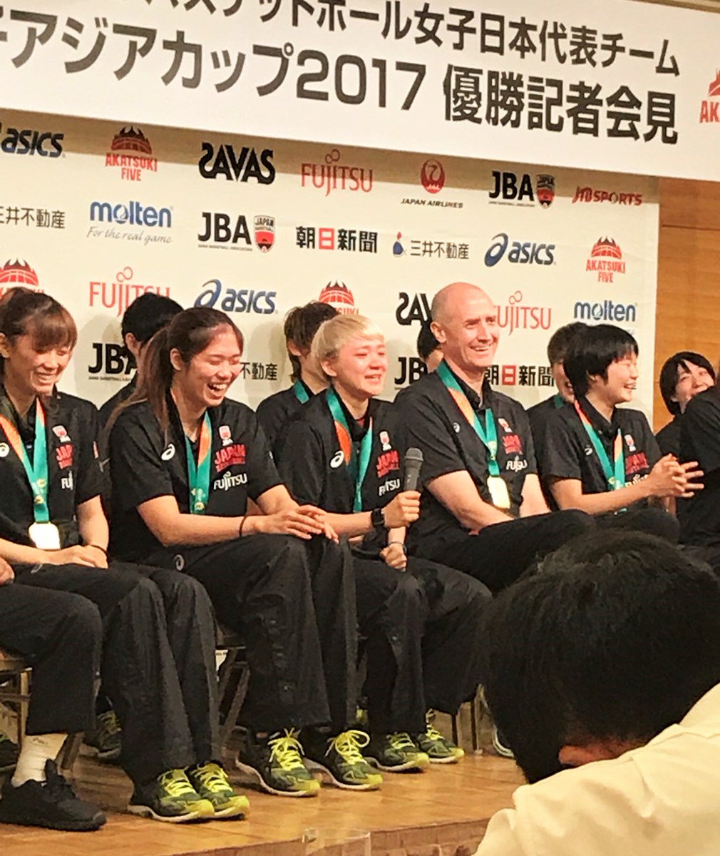 cx_basketball's tweet photo. アジア３連覇を達成した「AKATSUKI FIVE」🏀FIBA女子アジアカップ2017✨優勝記者会見が都内で行われました⛹ケガのため決勝ではベンチにまわった吉田選手が会見で涙する場面もありましたが、チームが一丸となって試合に臨んだ熱い思いが伝わる会見でした🇯🇵#JBA #FIBA https://t.co/eUFKmzS156