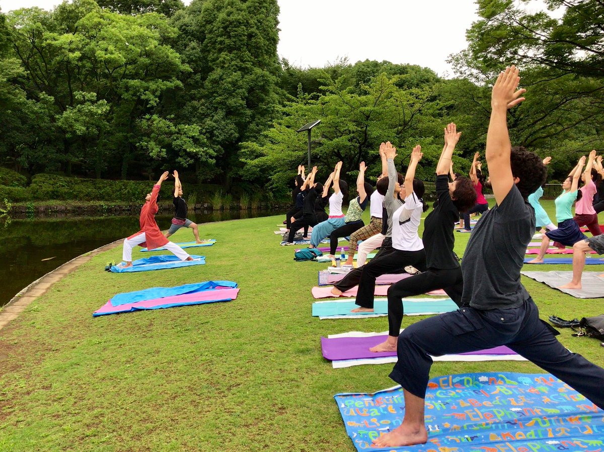 India In Japanインド大使館 Twitterren インド大使館 ヨガ講師へーマント シャルマ博士が7月30日に 北の丸公園 にて ヨガ セッションを行いました