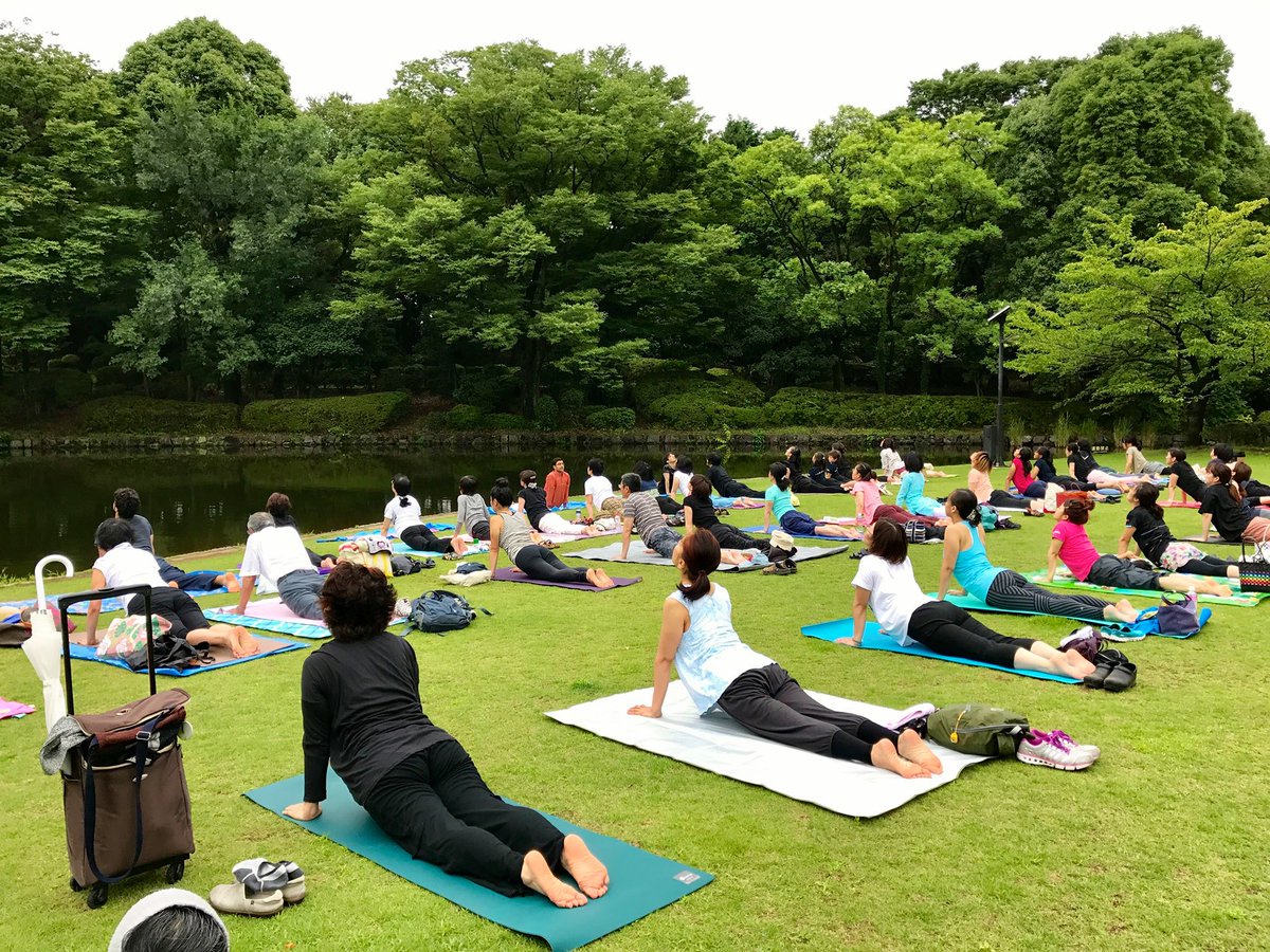 India In Japanインド大使館 Twitterren インド大使館 ヨガ講師へーマント シャルマ博士が7月30日に 北の丸公園 にて ヨガ セッションを行いました