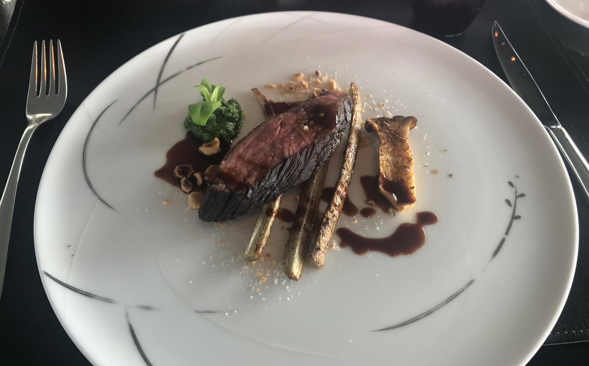 mariroom's tweet photo. 『ペニンシュラ東京』の「Steak & Grill / Peter」でビジネスランチ。
皇居と銀座に囲まれた都会ホテルの最上階なのに(だからこそ?)ゆったり過ごせるまさにアーバンオアシス。
#Peninsula #Perer #PeninsulaTokyo https://t.co/OGF7J6d5xM