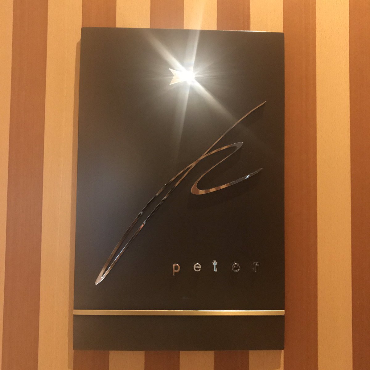 mariroom's tweet photo. 『ペニンシュラ東京』の「Steak & Grill / Peter」でビジネスランチ。
皇居と銀座に囲まれた都会ホテルの最上階なのに(だからこそ?)ゆったり過ごせるまさにアーバンオアシス。
#Peninsula #Perer #PeninsulaTokyo https://t.co/OGF7J6d5xM