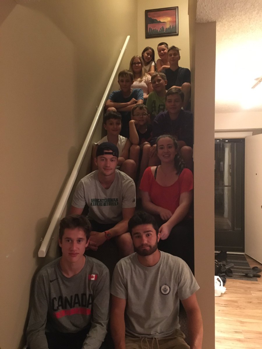 PowellPowell11's tweet photo. Gathering of the Powell clan! #vancouver+edmonton+stwalburg=14 #missinghannah https://t.co/UnMLuNguV7