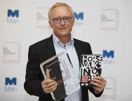 David Grossman with his Man Booker International Prize for Fiction