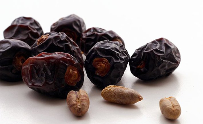 PitaPackKSA's tweet photo. Do you even date? 
Saudi Arabia’s Most Prized Dates - Ajwa https://t.co/cp3zLcltjq https://t.co/KQ0djrJGk9