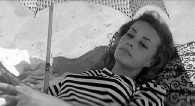 DOMTOMACTU's tweet photo. L’actrice Jeanne Moreau est morte à Paris, elle avait 89 ans https://t.co/gwMIOM4cn0 #outremer #martinique @DOMTOMACTU #Antilles https://t.co/sGIeco6Q1J
