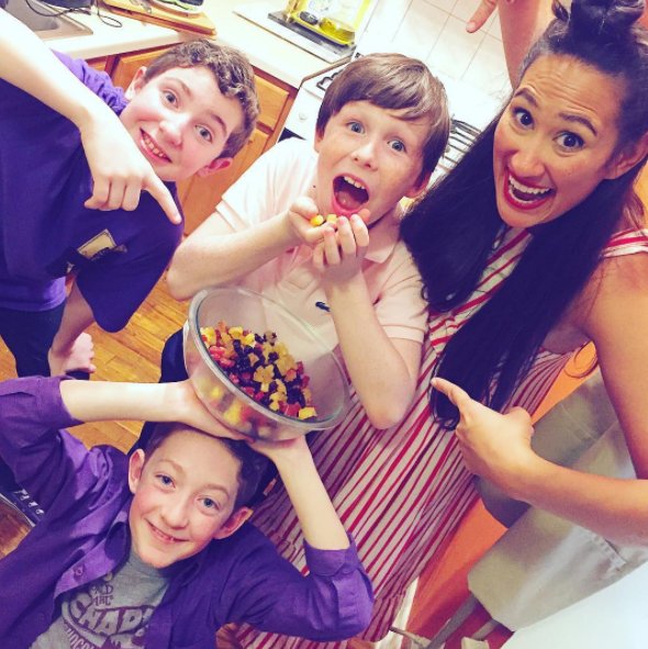 YoungBwayNews's tweet photo. The stars of #CharlieMusical filming an episode of #BackstageBite! https://t.co/39chitwMmI https://t.co/QSrFJxDWrN
