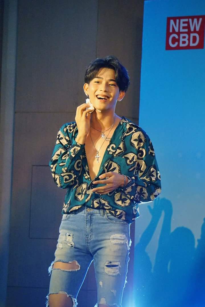 Hugo316Official's tweet photo. Sexy and Smile❤ https://t.co/r5B4qOeUeO
