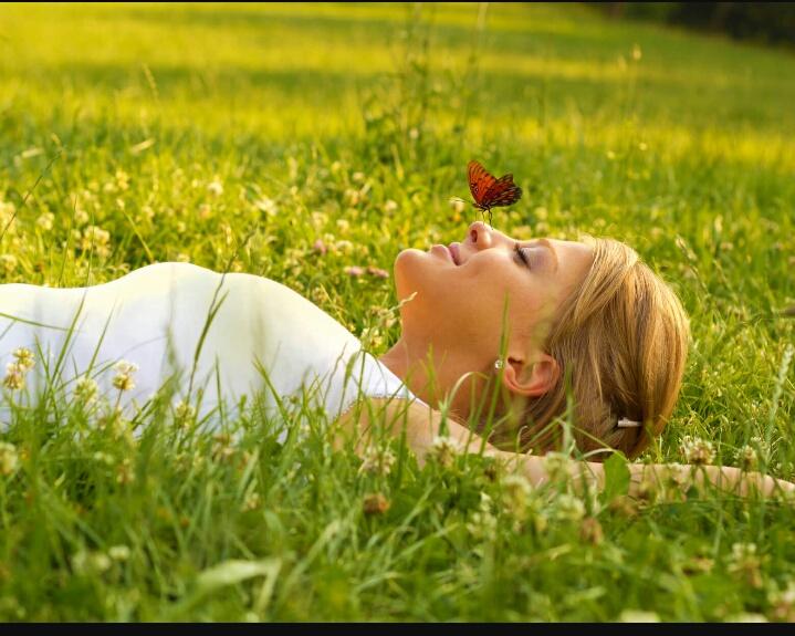 E si posa lieta
In un angolo di cuore 
il suo silenzio musica è 

#CerteDelizie  #scrivolandia