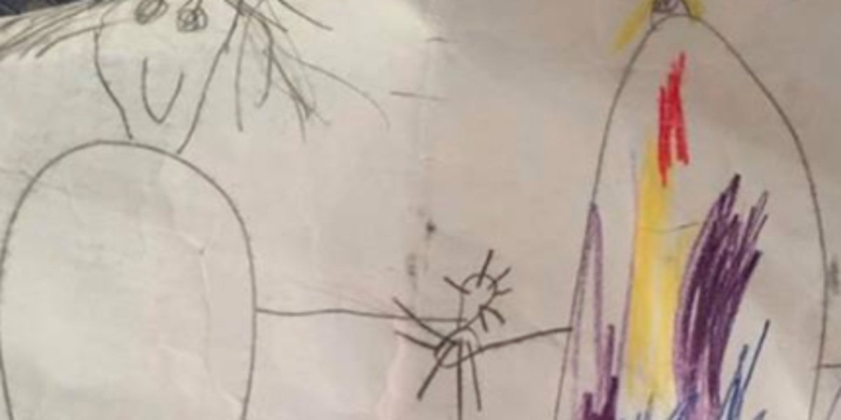 HPUKParents's tweet photo. 5-year-old boy draws family portrait showing his mum on her period https://t.co/VIgnpL31fn https://t.co/MRNvnDkw4w