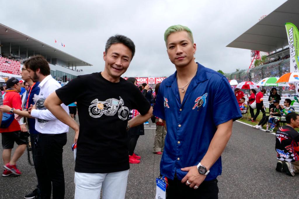 TAGHeuerJapan's tweet photo. 昨日行われた鈴鹿８耐の決勝戦にグランツーリスモのプロデューサーである山内一典氏とドーベルマンインフィニティのSWAY氏をお招きし、タグ･ホイヤーのVIPツアーにご参加いただきました。ムービーは近日公開予定。
#鈴鹿8耐 #山内一典 #SWAY #DOBERMANINFINITY https://t.co/JgwELH1jLe