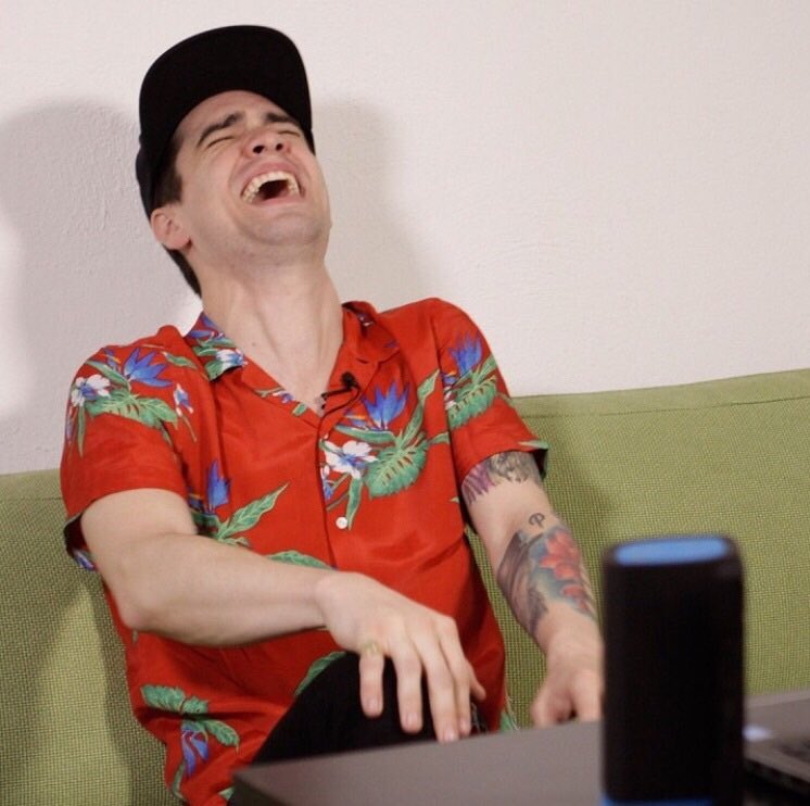 favepersxons's tweet photo. Brendon urie || singer || panic at the disco #brendonurie @brendonurie https://t.co/WgXyEq6YEw