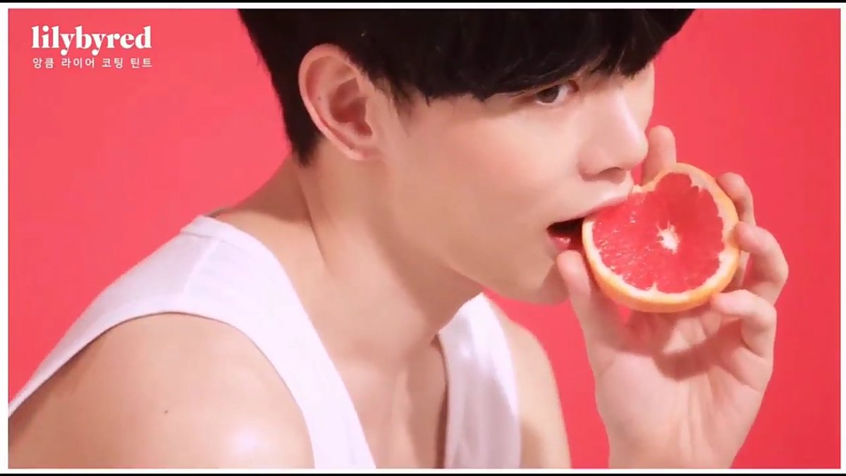 MyStories14's tweet photo. ผิวขาวๆ เวลาโดนจูบ หรือทำให้เขิน จะตัวแดงน่ารักน่ารักขนาดไหนกันนะ
#เรื่องราวของโกมู
อย่างนี้มันต้องลั่นฟิค -.,- https://t.co/eOR16IlQ2a