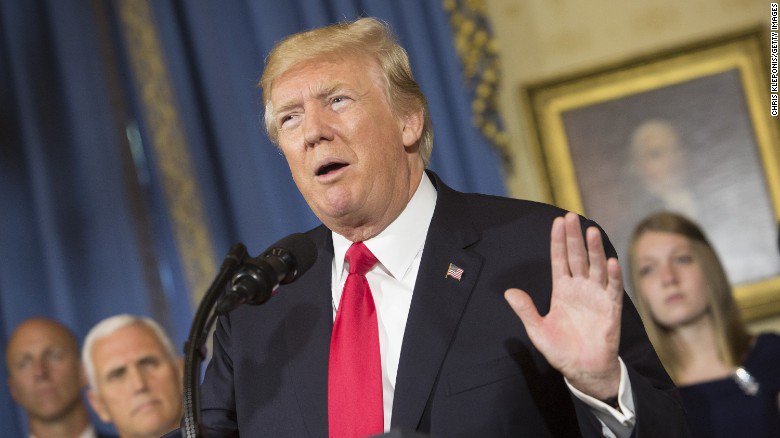 cnni's tweet photo. Trump is coming off the worst week of his presidency. Today, he'll try to start over | Analysis by @CillizzaCNN https://t.co/GBPgCYernt https://t.co/TSG5tksB7i