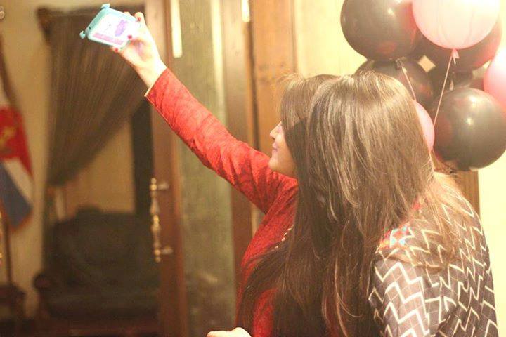 Selfyee_'s tweet photo. Good Evening too all of you.
@gudevemcboi #GoodEvening @Selfyee_ #selfyee @SelfieABC #selfie https://t.co/PMq8HB9fu0 https://t.co/9D8dVeEnXj