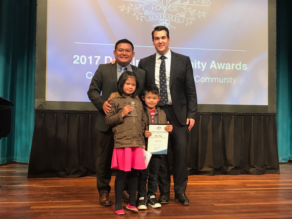 bwe_thay's tweet photo. Deakin Community Award 2017 @Swinburne #multiculturevic #diversityisourstrength https://t.co/vVwi2Z8vue