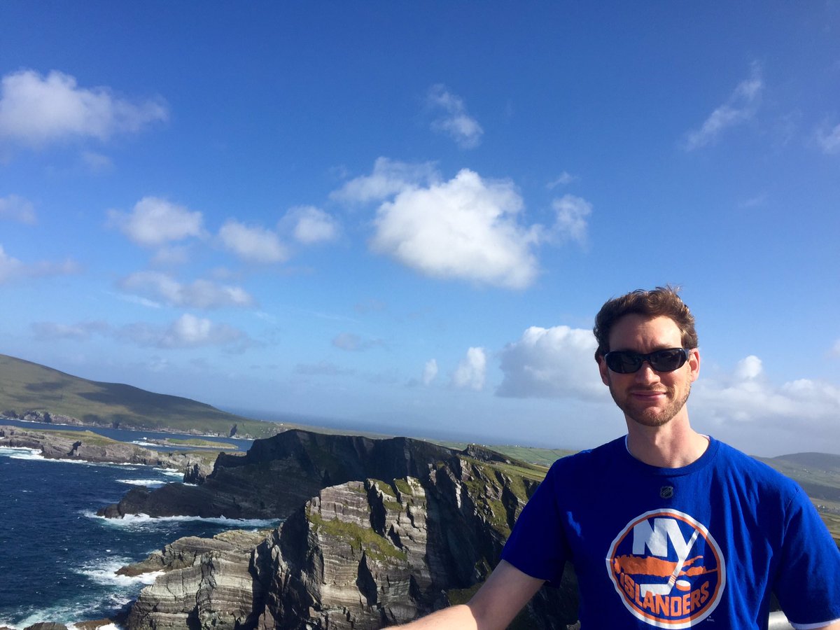 C0RKS's tweet photo. Representin' the #isles on the Emerald Isle. #CliffsofKerry #IsleHopping @NYIslanders @JetBlue https://t.co/9BsHDD1HQR