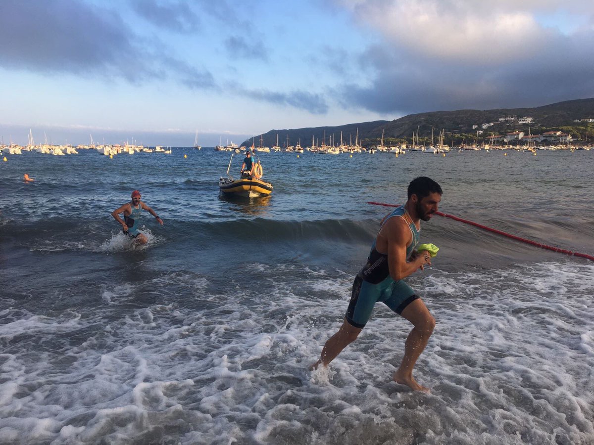 TGCBINN's tweet photo. Sergi Lasheras i Xevi Gallart pugen al podi de l'aquatló solidari organitzat pel @SwimfasterCn de Cadaqués. Bravo nois! #orgullTGCBINN https://t.co/f7OJccVUH8