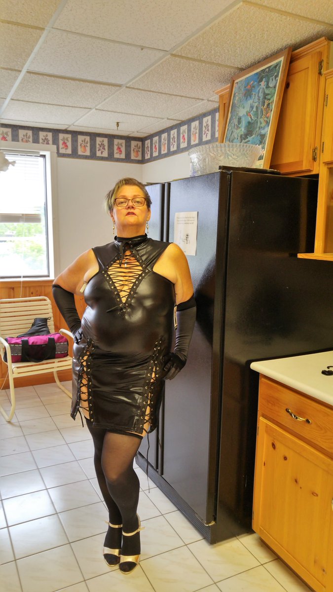AskLadyJoan's tweet photo. I own this now. #proud #stagshop #bdsm #domina #fashion https://t.co/5VlOSZmyus