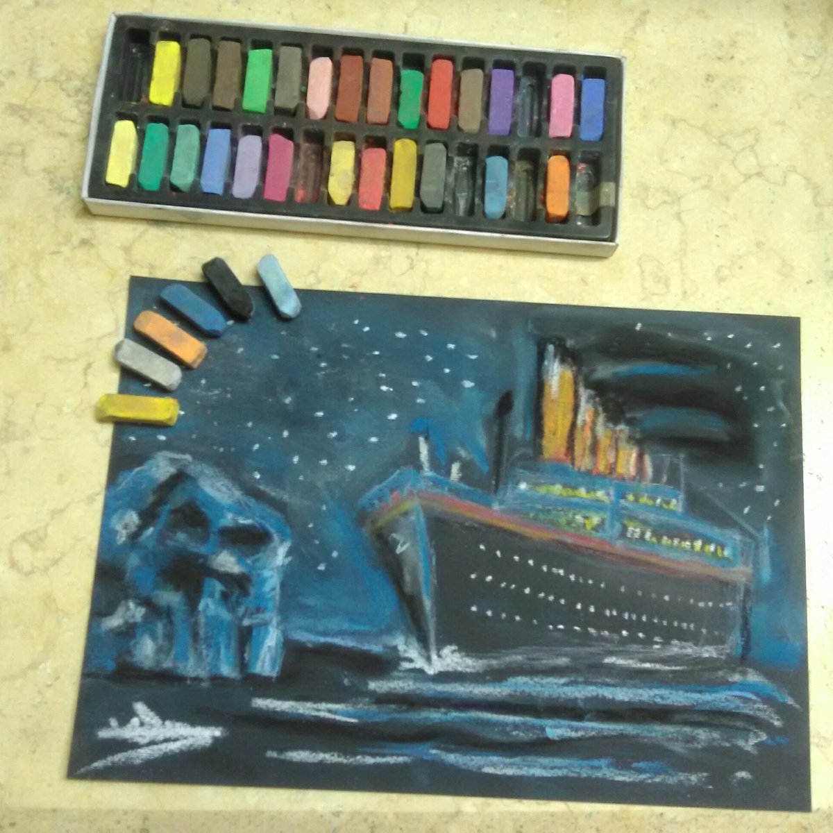 awalaa809's tweet photo. My New drawing 😍
Titanic 🌊🚢
Soft pastel on black canson 🎨 https://t.co/Ekh5mSzeuG