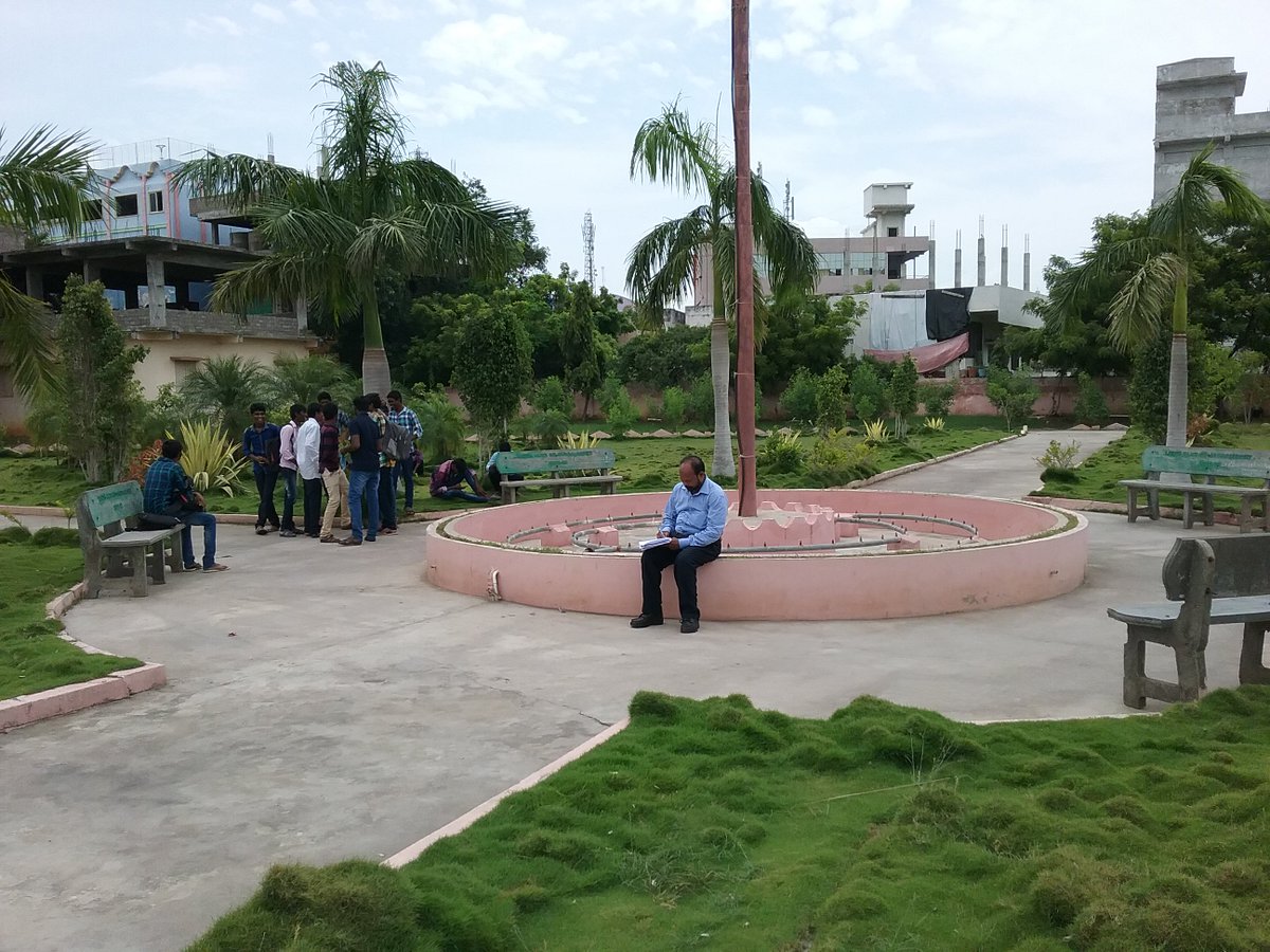 APSmartVillage's tweet photo. Visit by our staff to Jaggayyapeta to track the progress of #SmartWards Programme by Partner Sri T Nageswara Rao, Chair person https://t.co/CHWHufJCDf