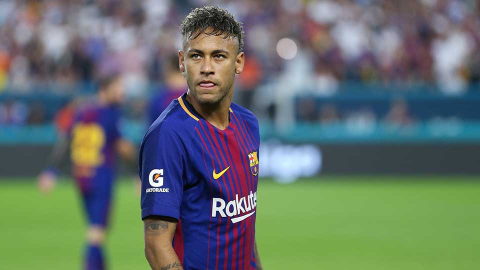ESPNBrasil's tweet photo. Uefa diz que investigará transferência de Neymar ao PSG mesmo sem denúncia. Veja: https://t.co/ZOTgxv8EGi https://t.co/ijHyrbFBUe