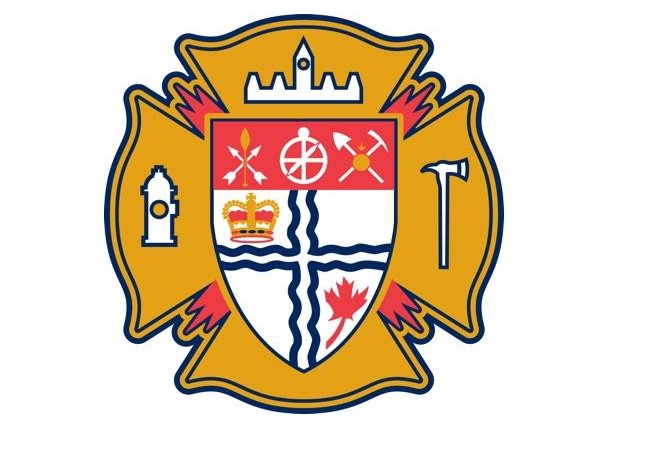 Crews tackle roof fire at North Gower Public School:   bit.ly/2vXEFwc #ottnews https://t.co/nRoux3lgYV