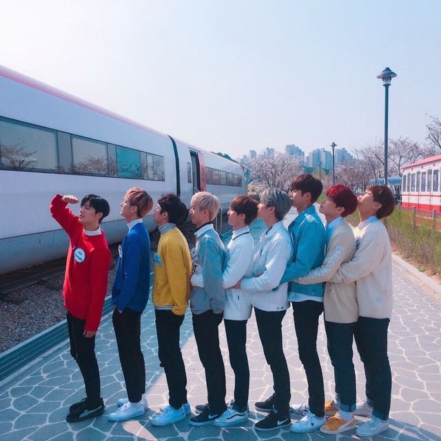 ilhoonsbby's tweet photo. 300 days with those babies ❤️❤️❤️ #SF9300DAY #SF9300일 #HAPPY_SF9_300DAYS https://t.co/sCk8yii0hR