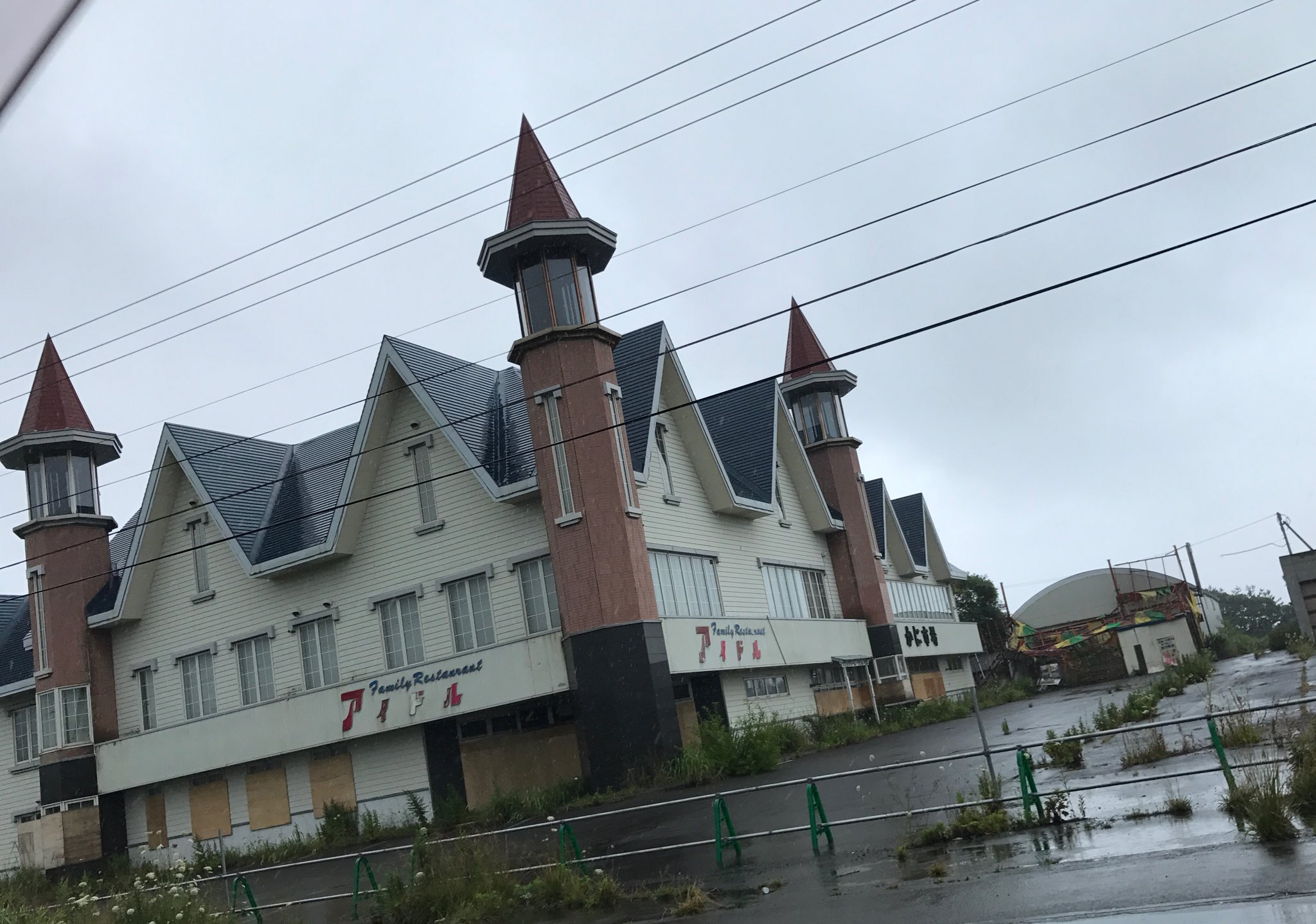 たかしなひろゆきdx 廃ドライブイン 函館からの帰り国道5号線 長万部あたりで目にとまった廃墟 当時はあっただろう隆盛を偲んで T Co Ldsz4qqguz Twitter