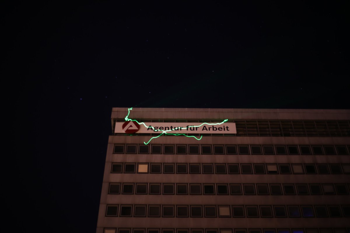 radi0tv's tweet photo. "Arbeitsamt", Laser auf Firmenschild, 2017 Hashtag: #CDUFDPAfD https://t.co/iB4BIda2Va